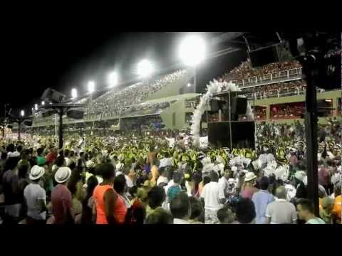 Bateria Mangueira Carnaval 2012.MOV