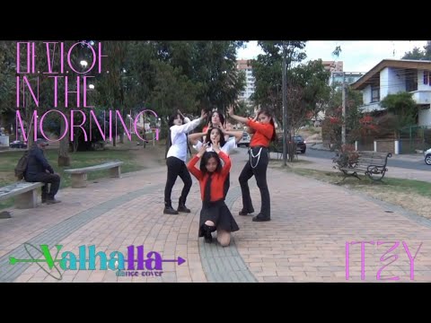 [Kpop in public Colombia] Itzy 있지, intro + dance break 마.피.아. In the morning by Valhalla