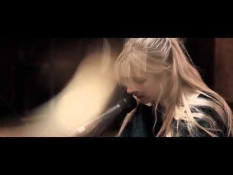 Alice On The Roof - Easy Come Easy Go (live session)