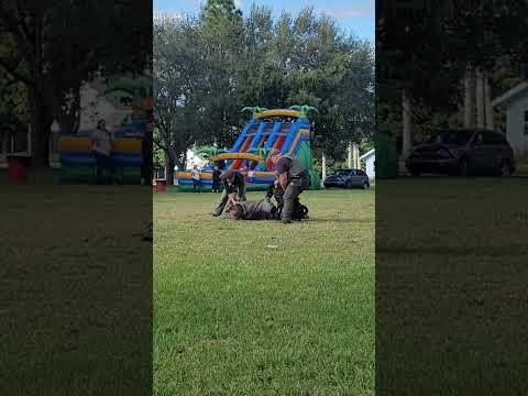 demostracion de K-9  capturar un criminal clewiston