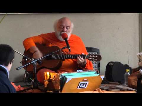 Gloria al Signor dell'Universo (Arati) - Swami Nirvanananda - Kriya Seminar 2013 April 28