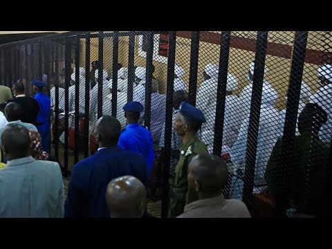 السودان إرجاء محاكمة عمر البشير المتهم بالانقلاب على حكومة منتخبة حتى 11 أغسطس