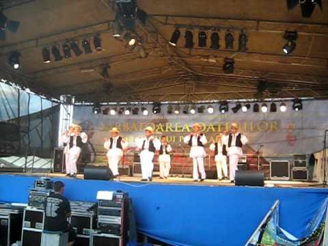 22- SARBATOAREA DATINILOR LA RACIU - MURES - MVI_0282.AVI