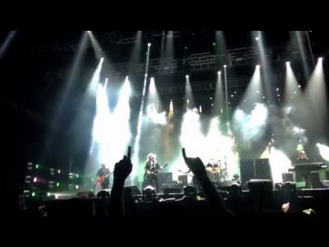 The Cure - Lovecats (snippet) - Live in Seoul