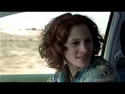 The Mexican 2001 theatrical trailer still with Brad Pitt and Julia Roberts