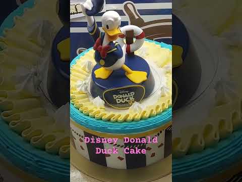Disney Donald Duck Cake