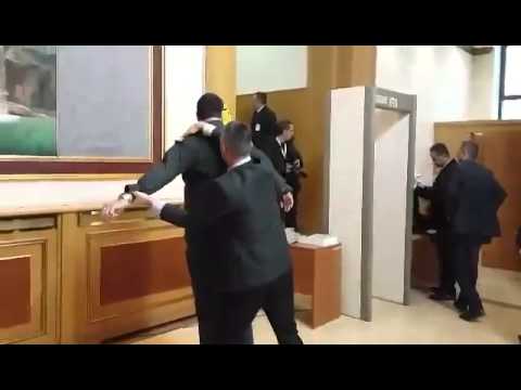 Fisnik Ismaili e Faton Topalli nuk lejohen të hyjnë në seancë