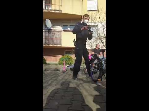 Interwencja Policji - zamknięte osiedle, podczas kwarantanny