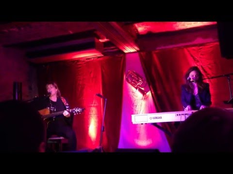 BJ SCOTT & TYPH BARROW - Sittin' on the dock of the bay