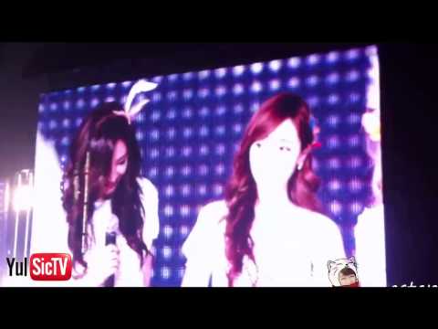 [120212] SNSD Yulsic 율싴 Fancam Moment #106 - Loud Cheers for the Royal Couple