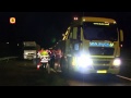 Vrachtwagen vast in modder na nemen verwijderde afslag