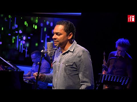 MizikOpéyi interprète "Gran tomobil"