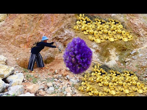 Amazing gold hunters found huge gold nuggets underground at the foot of the mountain