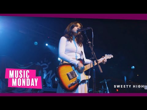 Renforshort Performs "I Miss Myself"