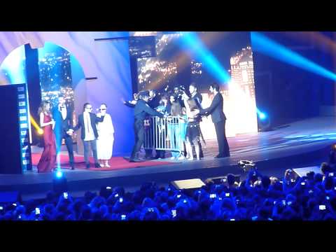 Videoclip de L'Aziza (Live Version) — Les Enfoirés