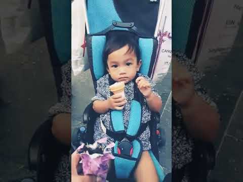Zayna pertama kali minum es krim