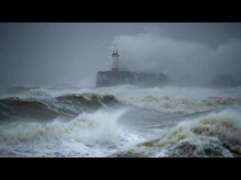 Mit 145 km/h: Orkantief prallt auf Nordwesteuropa