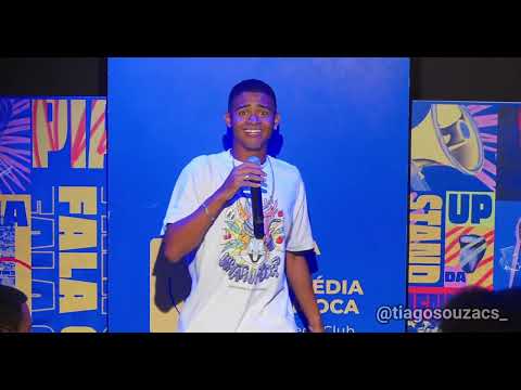 CASAL SE ESTRANHANDO NA PLATEIA👩‍❤️‍💋‍👨🤣