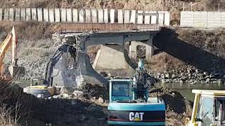 VIDEO Podul de la Racovița a fost demolat 1 video