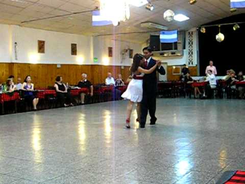  Maria Florencia Labiano  and  Hernán Rodriguez Chaile  are  dancing  to  the  milonga  "  Mi Buenos Aires  "
