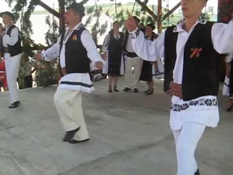 19 Festivalul Cununa Spicului de Grau - Ansamblul de dansuri populare din Urmenis - MVI 4394