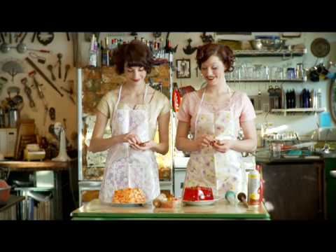 AMANDA PALMER + ST. VINCENT - What's The Use of Wond'rin'?