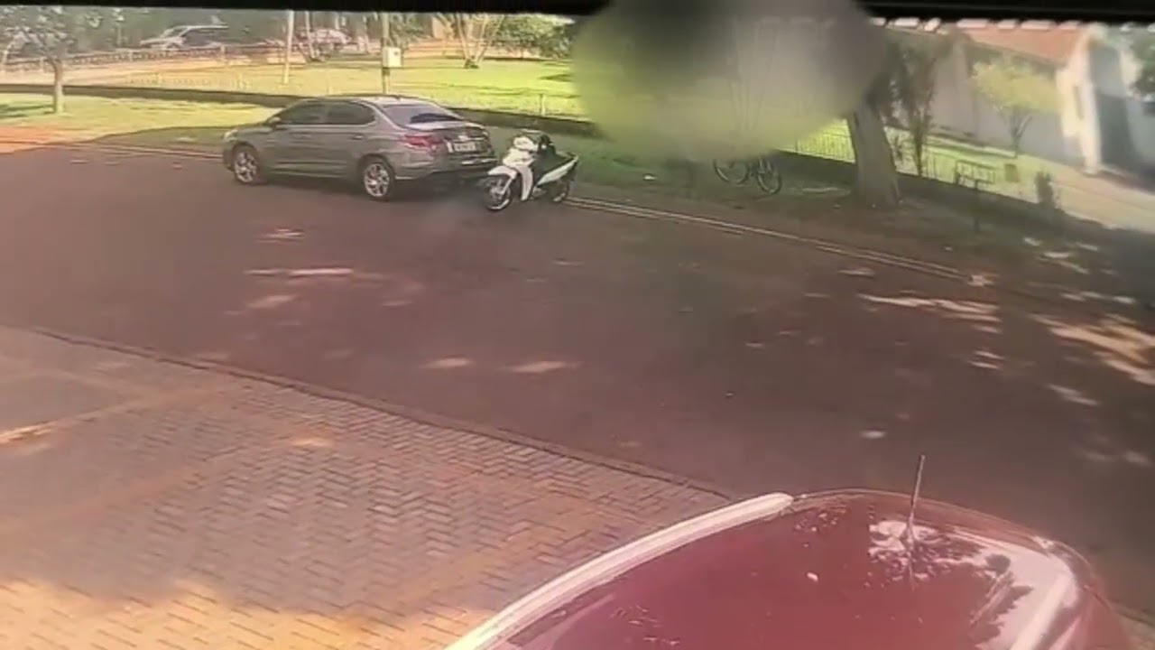 Motocicleta furtada em Nova Santa Rosa passou a ponte em Guaíra e pode estar no Paraguai ( vídeo do Furto)