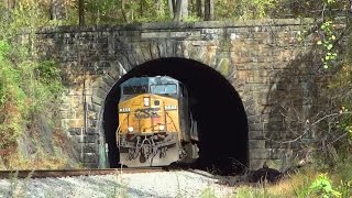 preview picture of video 'CSX Train Exiting Union Dam Tunnel'
