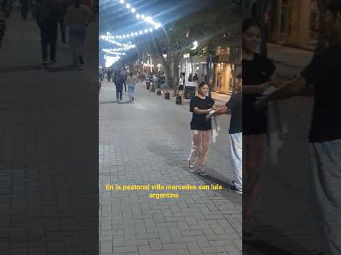 en la peatonal villa mercedes san luis argentina