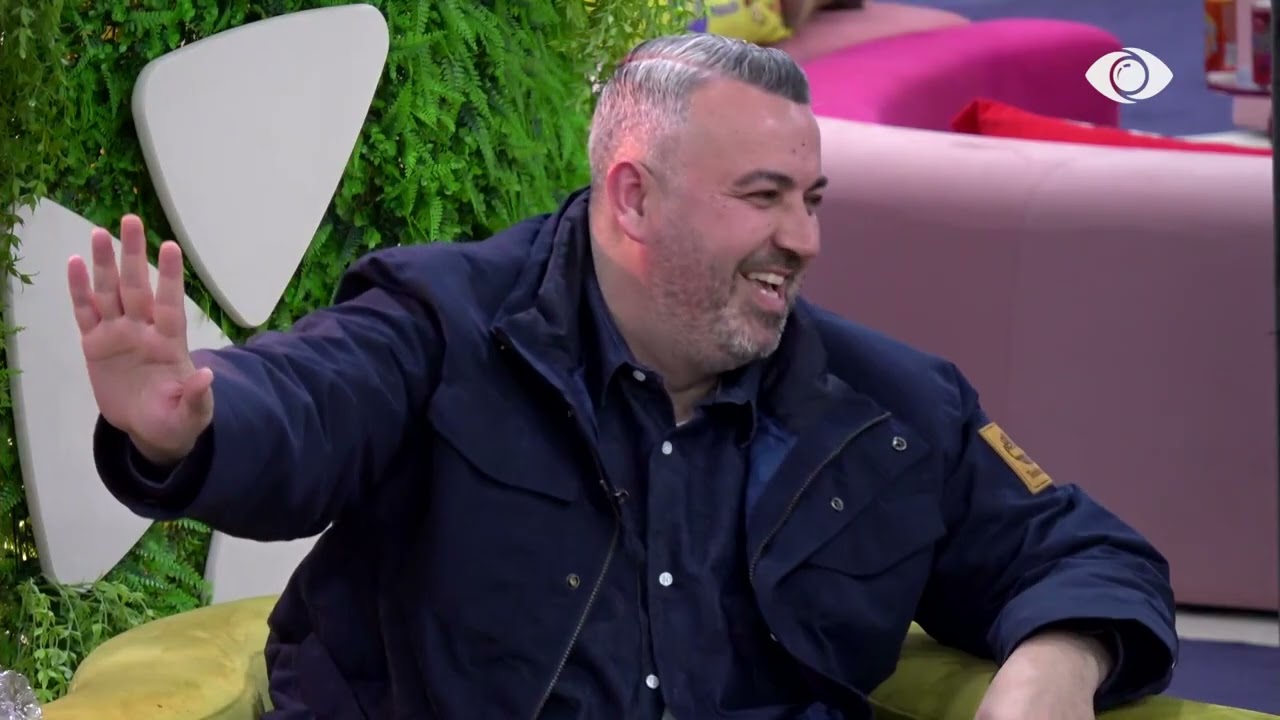 Një më dy, familja…/ Selin largohet e përlotur nga debati me Rogertin, Greta e shoqëron