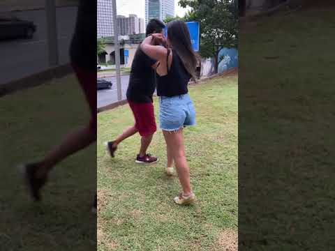 Daniel Marinho e Mariana Meireles dançando forró roots em SP