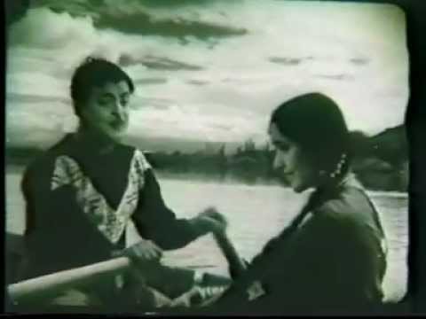 நிலவும் மலரும் பாடுது என் நினைவில்...