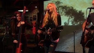 Holly Williams performs &quot;The Highway&quot;