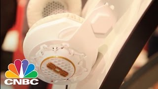 Video thumbnail for 808 Audio's New Perfomer BT Wireless Headphones | CES 2015 | CNBC by CNBC