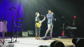 Natalia Lafourcade y Carlos Rivera Mexicana hermosa en vivo Anaheim, CA