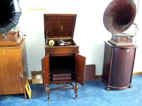 Orthophonic Victrola - Riverboat Shuffle - Victor 19688