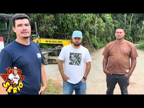 VEREADOR RODRIGO VITORINO JUNTO COM SEUS AMIGOS VEREADORES NA MANUTENÇÃO DA ESTRADA DAS LARANJEIRAS