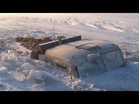 FORDING THE RIVER ON TRUCKS URAL , ZIL , KRAZ IN THE NORTH, THE TRUCKS ON THE ROAD