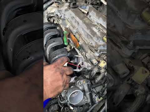 EGR Valve Cleaning Toyota! #EGR #EGRvalve #EGRCleaning #rxmechanic