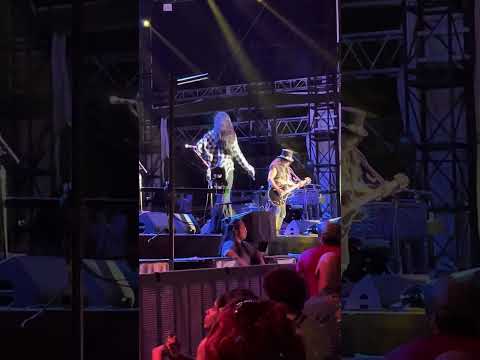 Slash’s Blues Ball with Dorothy - “Key to the Highway” live at Pier 17 in NYC