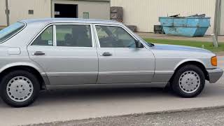 1986 Mercedes-Benz 420 SEL Pulling In