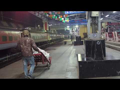 Train number||123143|| Sealdah Rajdhani Express🚅🔥|| #overthinking #explore #rajdhani #trend 