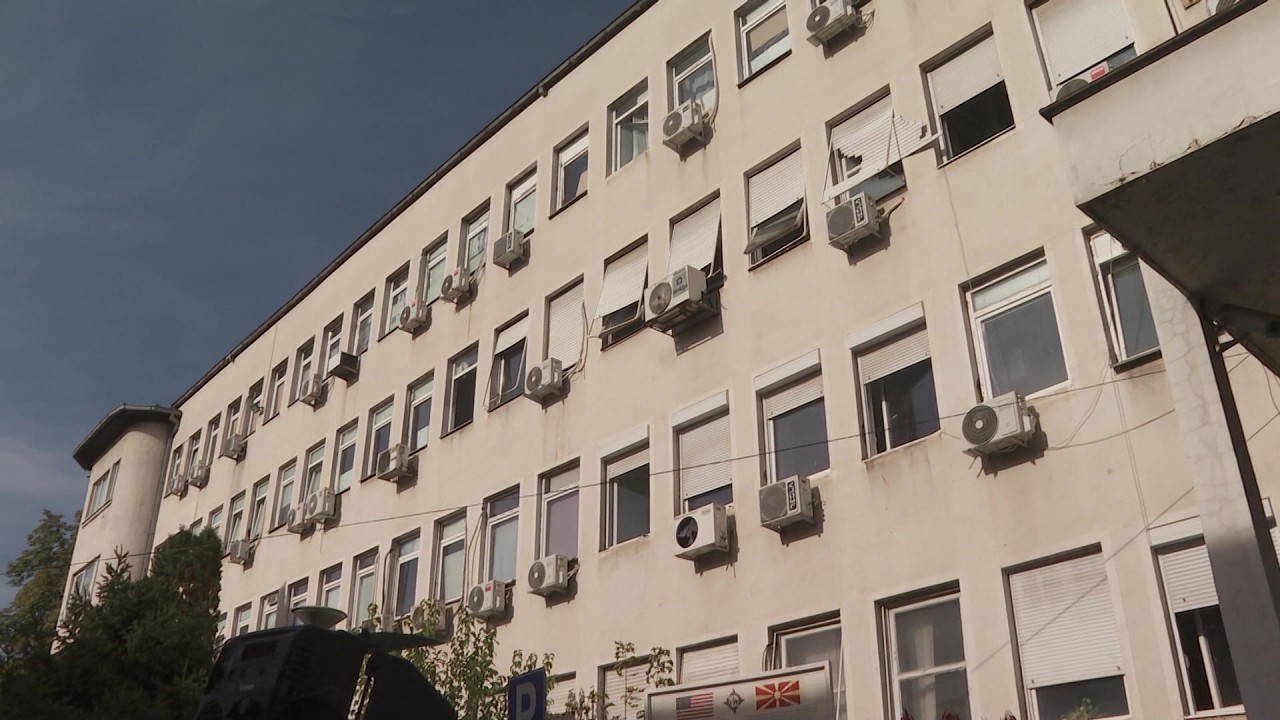 Архиварка во ИЈЗ со 100.000 ден плата 7 години не дошла на работа, 88.000 денари за полевање цвеќиња