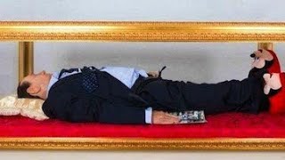 È MORTO BERLUSCONI YEAH Lyrics English Translation