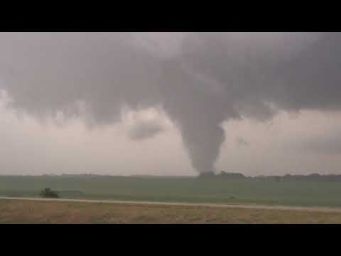 Tornado near Waverly, IA