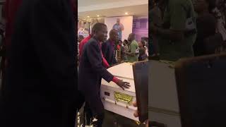 Download lagu Popular Nigerian gospel singer Big Bolaji laid to rest in Ibadan mp3