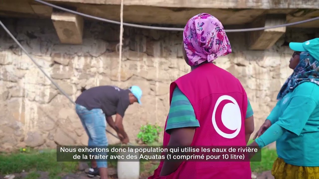 Salami   Point focal CREC, Anjouan sensiblise sur le traitement de l'eau pour se prémunir du choléra