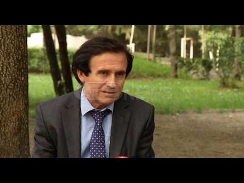 Ora News – Studimi/4 nga 10 gjimnazistë konsumojnë hashash