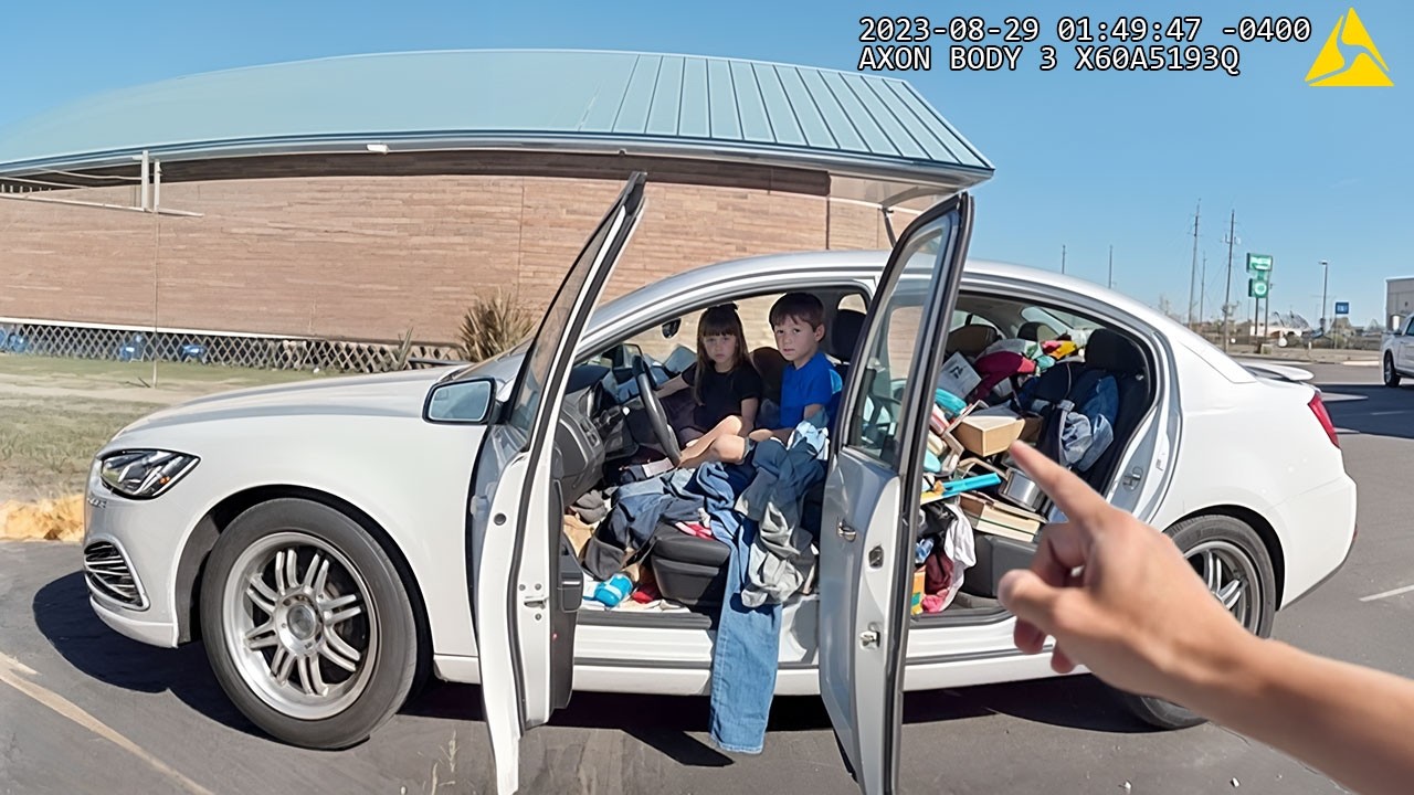 Cops Find Kids Surviving in Mom’s Vile Filthy Car FOR DAYS