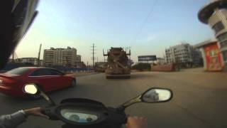 preview picture of video 'Driving (on a scooter) near Wuhan (武汉)'